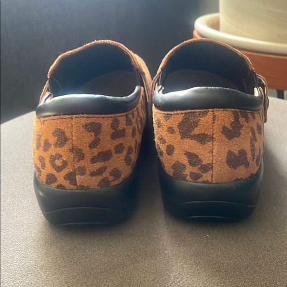 Alegria Women's Kara Leopard Clogs euro 37/6.5 - Picture 9 of 10